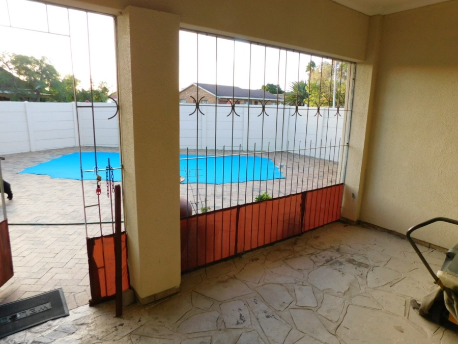 6 Bedroom Property for Sale in Dobson Western Cape